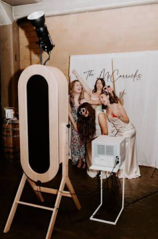 Fotomaster retro mirror photo booth at an event